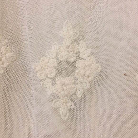 cream tank top with embroidered pattern - Picture 6 of 6